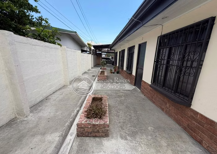 Se vende propiedad con 6 apartamentos San Pablo de Heredia