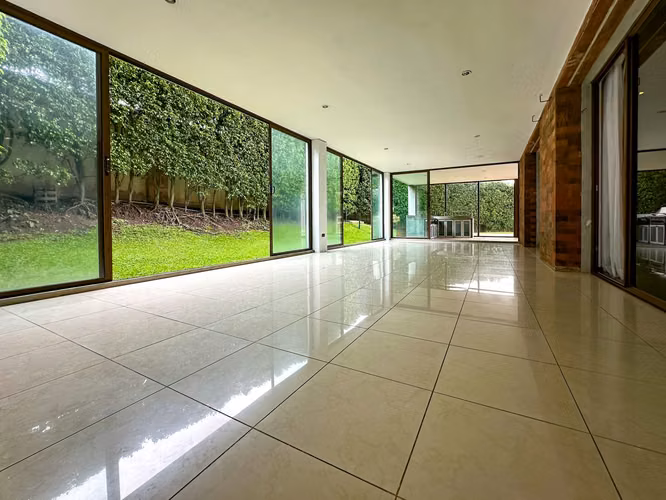 VENTA DE APARTAMENTO PARA INVERSIÓN EN PRIMER NIVEL CON VISTA, PISCINA Y JARDÍN PARA INVERSIÓN - Imagen 17