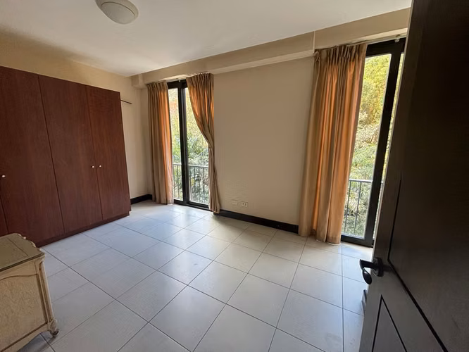 VENTA PENTHOUSE AMUEBLADO EN CONDOMINIO ESCAZU