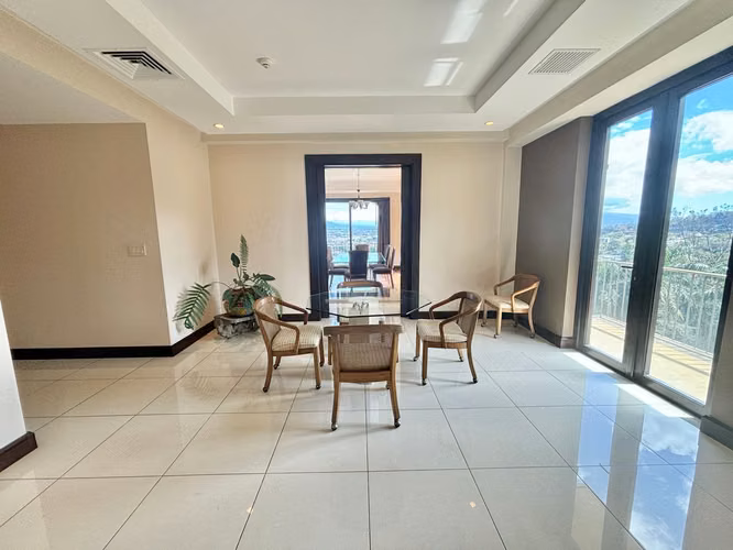 VENTA PENTHOUSE AMUEBLADO EN CONDOMINIO ESCAZU