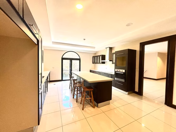 VENTA PENTHOUSE AMUEBLADO EN CONDOMINIO ESCAZU