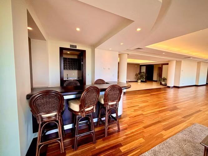 VENTA PENTHOUSE AMUEBLADO EN CONDOMINIO ESCAZU