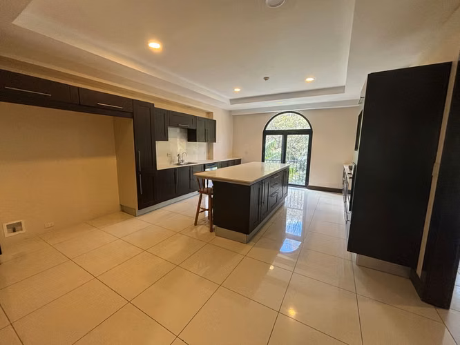VENTA PENTHOUSE AMUEBLADO EN CONDOMINIO ESCAZU