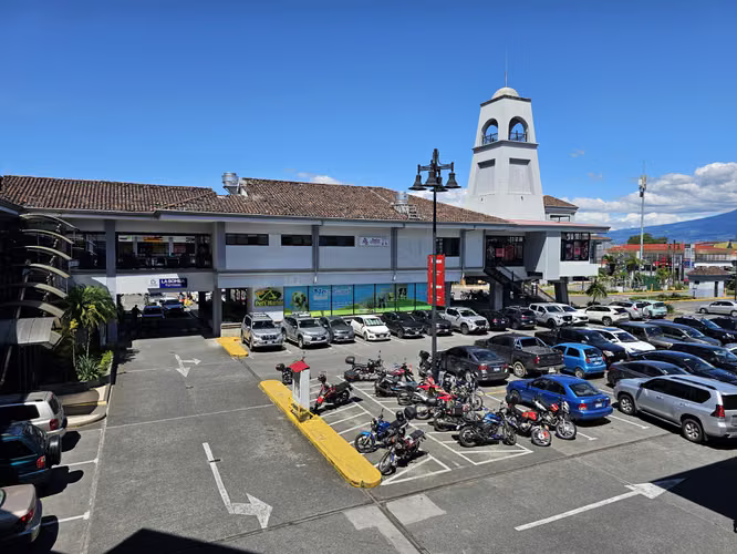 Locales Comerciales en Plaza Rohrmoser, San José