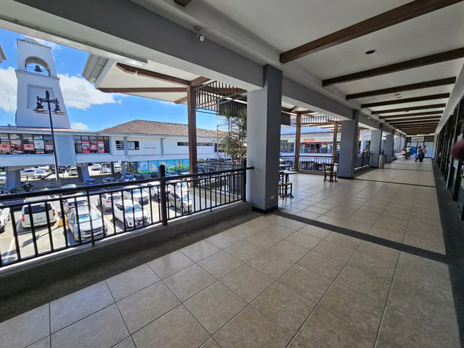 Locales Comerciales en Plaza Rohrmoser, San José