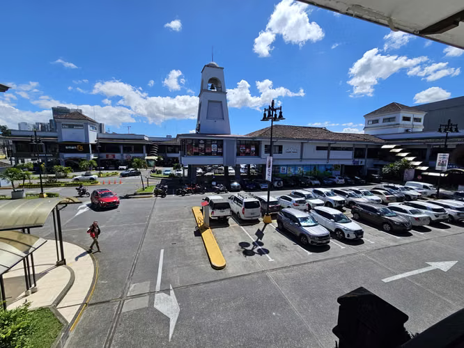 Locales Comerciales en Plaza Rohrmoser, San José