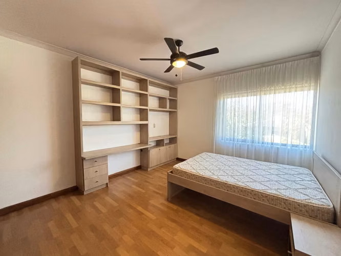  Casa en Venta en Condominio Puerta de Hierro, Santa Ana – KV