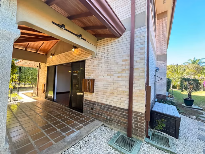  Casa en Venta en Condominio Puerta de Hierro, Santa Ana – KV