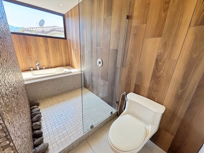  Casa en Venta en Condominio Puerta de Hierro, Santa Ana – KV