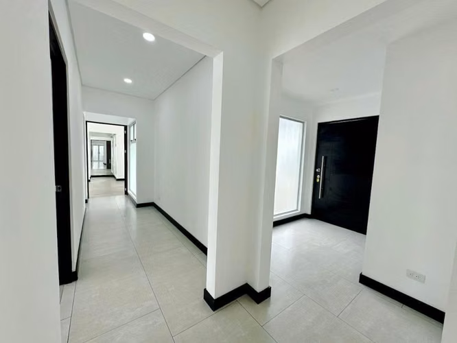 ALQUILER DE CASA DE 1 NIVEL EN CONDOMINIO EN SANTA ANA