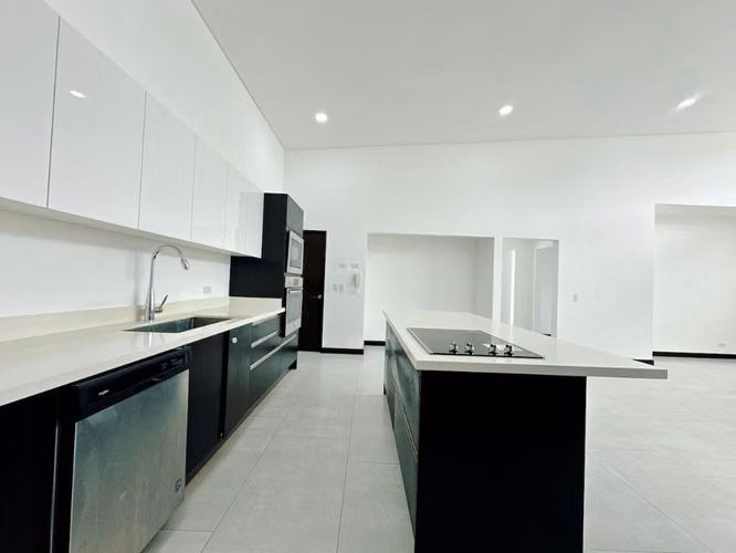 ALQUILER DE CASA DE 1 NIVEL EN CONDOMINIO EN SANTA ANA