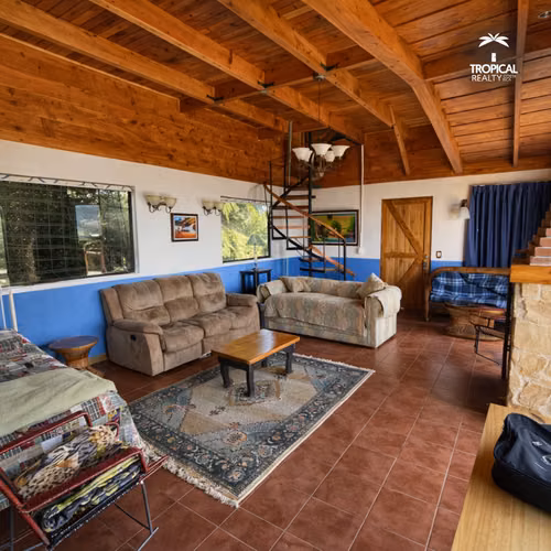 Quinta de Montaña en Venta en Poasito – Cabaña con Jacuzzi, Chimenea y Amplio Terreno - Imagen 5