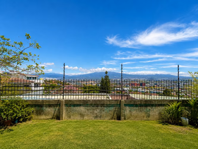 Casa con Vistas Impresionantes, Terraza Panorámica, Preciosos Jardines y Excepcional Luz Natural - Imagen 15