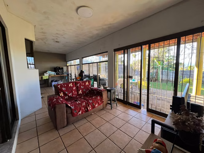 Venta de casa en un amplio lote ubicado en zona ligeramente rural - Imagen 16