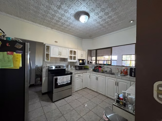 Venta de casa en un amplio lote ubicado en zona ligeramente rural - Imagen 6