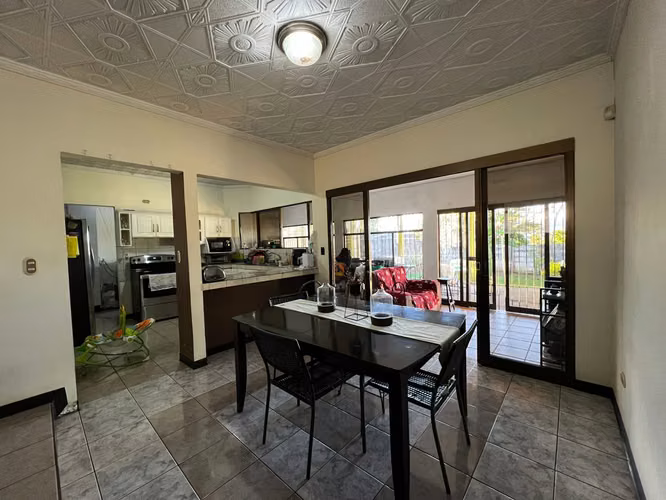 Venta de casa en un amplio lote ubicado en zona ligeramente rural - Imagen 5