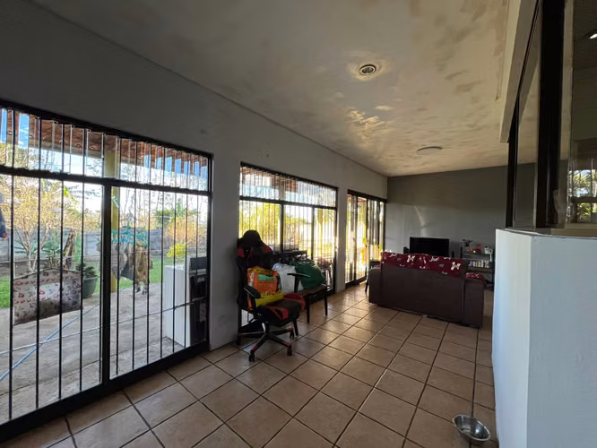 Venta de casa en un amplio lote ubicado en zona ligeramente rural - Imagen 17