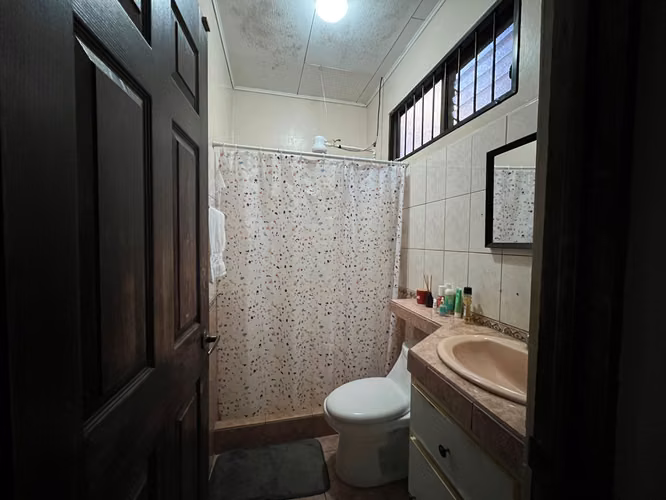 Venta de casa en un amplio lote ubicado en zona ligeramente rural - Imagen 15
