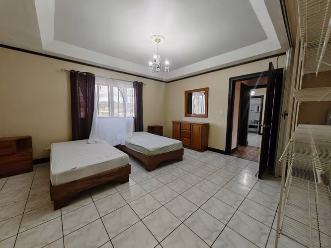 Se alquila apartamento amoblado en Rohrmoser.