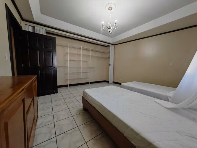 Se alquila apartamento amoblado en Rohrmoser.