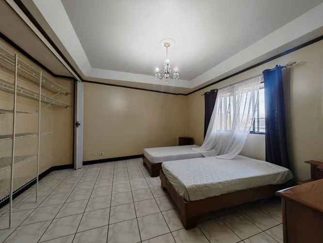 Se alquila apartamento amoblado en Rohrmoser.