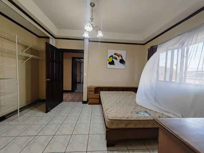 Se alquila apartamento amoblado en Rohrmoser.