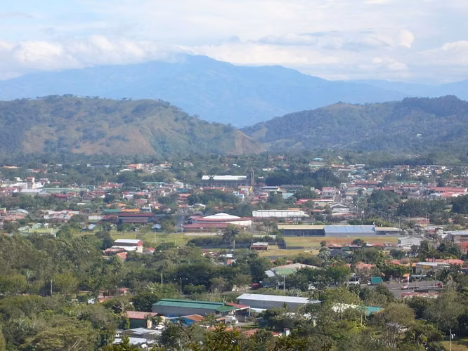Venta de Casa con Apartamento en Palmares, Alajuela
