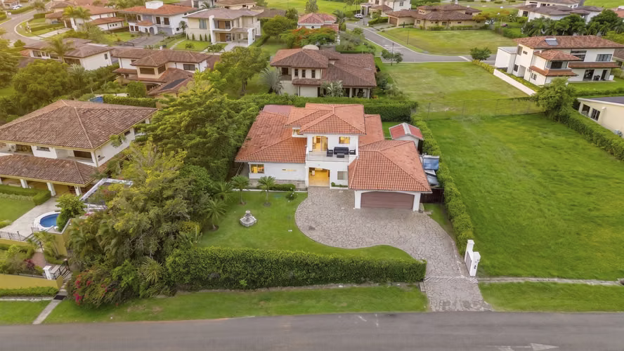 Casa Amueblada en Alquiler o Venta en Hacienda Los Reyes, La Guácima