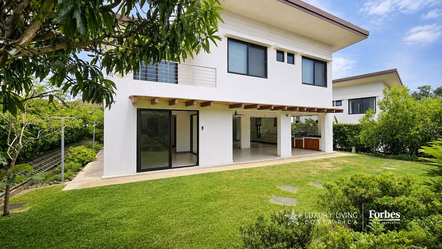 21405 - Casa de lujo con 4 hab, terraza y jardín en condominio exclusivo