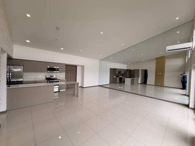 VENTA¡ ROHRMOSER PENTHOUSE CON VISTAS 2 HABÇ/2BAÑOS 3 PARQUEOS