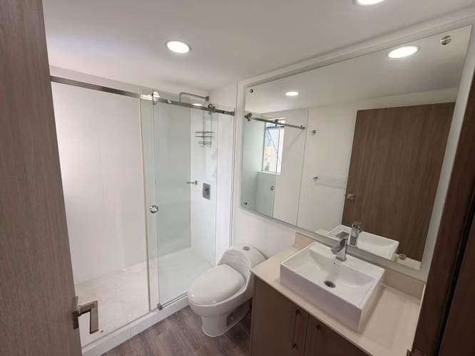 VENTA¡ ROHRMOSER PENTHOUSE CON VISTAS 2 HABÇ/2BAÑOS 3 PARQUEOS