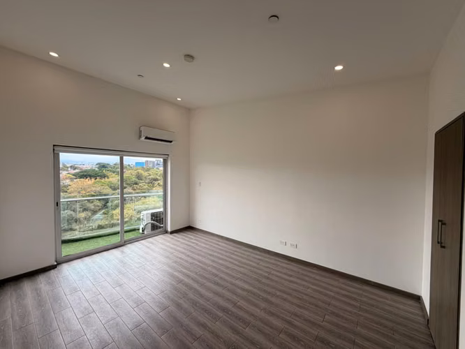 VENTA¡ ROHRMOSER PENTHOUSE CON VISTAS 2 HABÇ/2BAÑOS 3 PARQUEOS