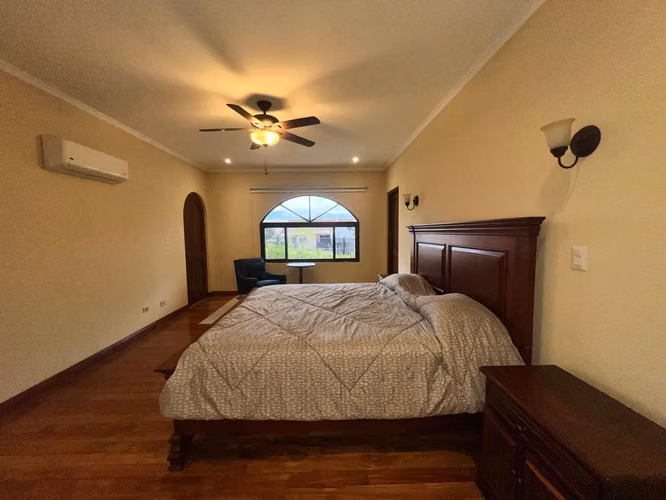 Alquiler Townhouse amueblado Cariari golf.