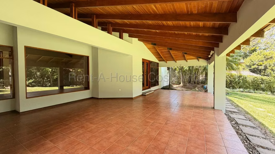 Venta de casa en Jaboncillos Escazú en lote de 2000 m2