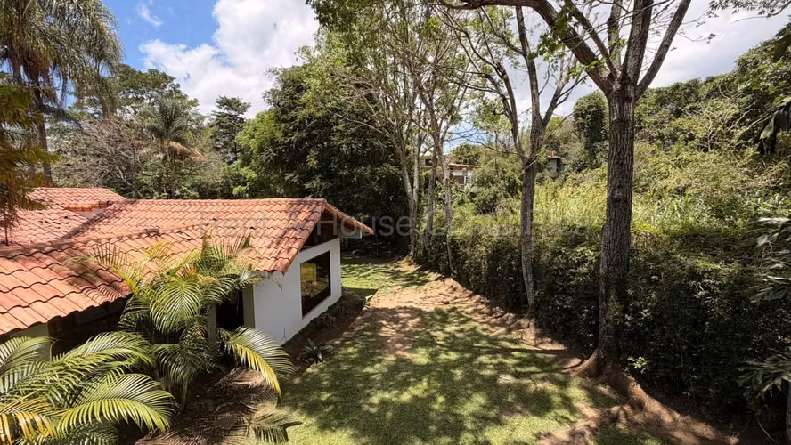 Venta de casa en Jaboncillos Escazú en lote de 2000 m2