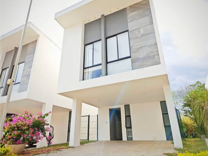 Modern Home for Rent in Santa Ana, Pozos