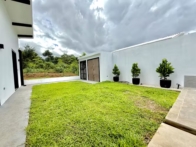 Elegante Casa con Piscina Privada en Residencial Mediterráneo, Playas del Coco - Imagen 7