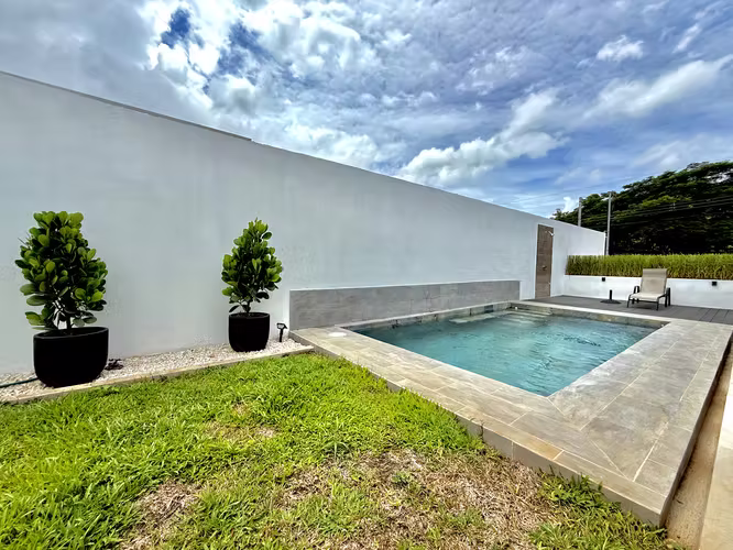 Elegante Casa con Piscina Privada en Residencial Mediterráneo, Playas del Coco - Imagen 14