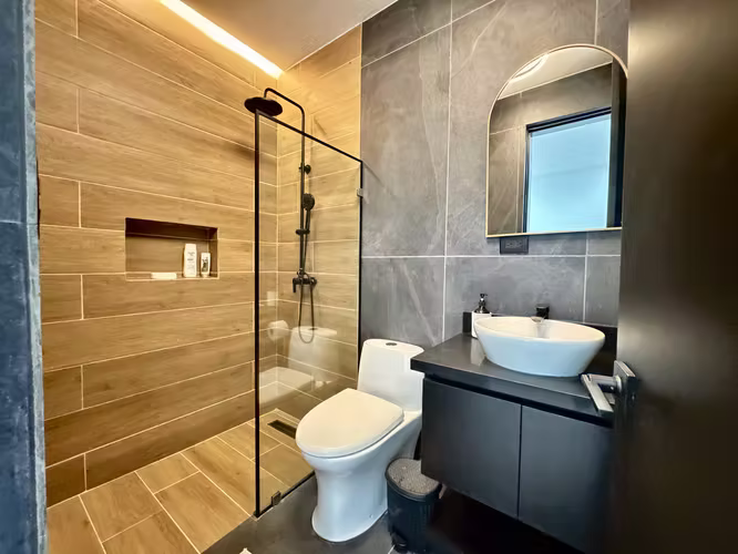Elegante Casa con Piscina Privada en Residencial Mediterráneo, Playas del Coco - Imagen 13