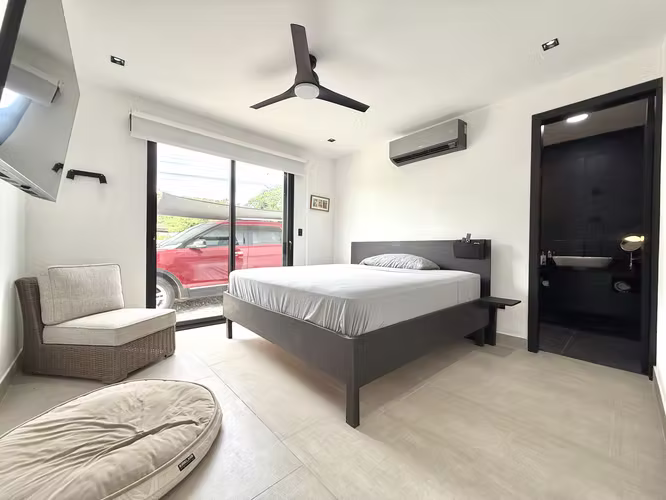 Elegante Casa con Piscina Privada en Residencial Mediterráneo, Playas del Coco - Imagen 8