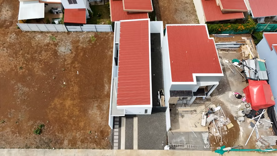 Casa en Condominio con 3 Parqueos, Piscina, Gimnasio y Seguridad 24/7