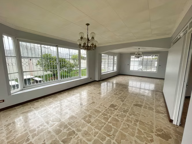 ALQUILER EN ROHRMOSER: CASA GRANDE CON JARDÍN! P371