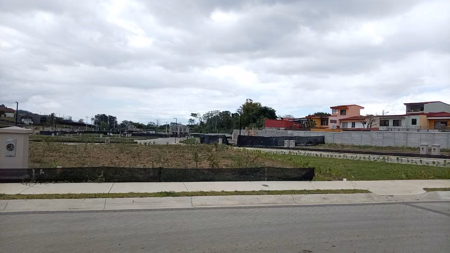 Venta de terrenos en Condominio Avenida del Este, Ayarco Sur