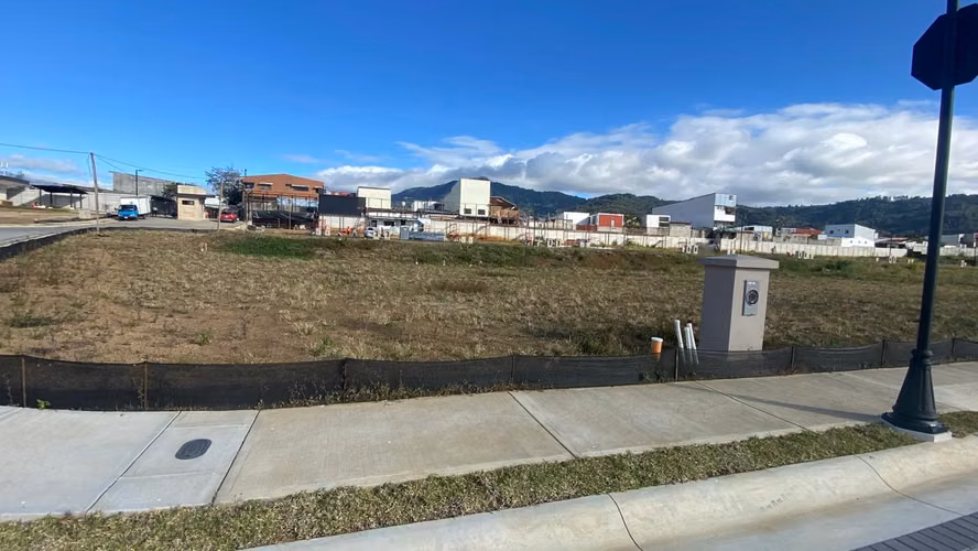 Venta de terrenos en Condominio Avenida del Este, Ayarco Sur