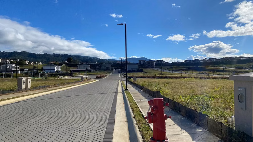 Venta de terrenos en Condominio Avenida del Este, Ayarco Sur