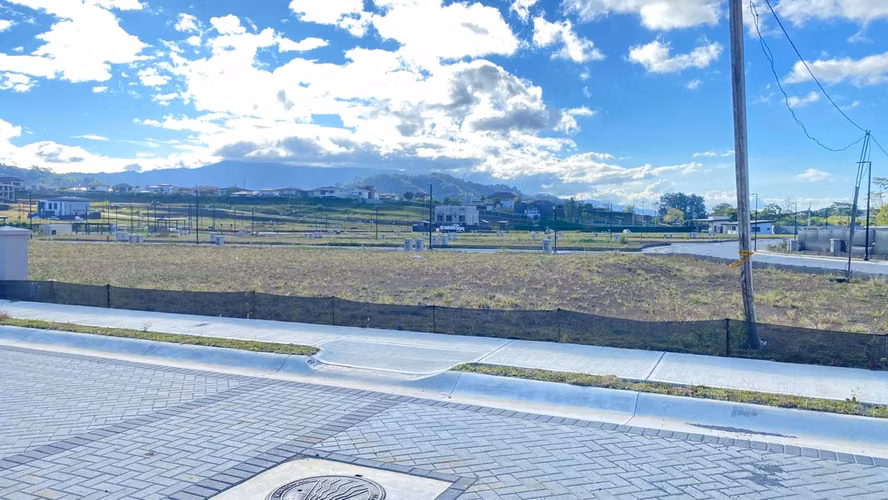 Venta de terrenos en Condominio Avenida del Este, Ayarco Sur