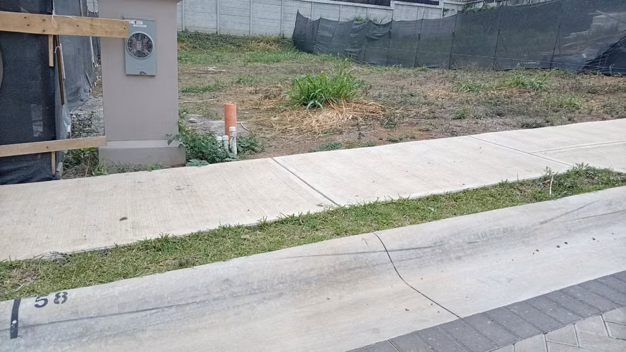 Venta de lote en Condominio de Lujo, Avenida del Este, Ayarco Sur