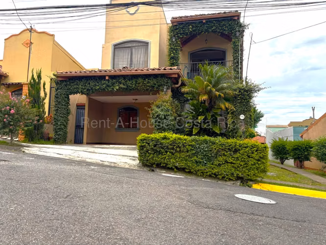 Casa en VENTA HEREDIA en Condominio Premium con Patio, Terrazas y Excelente Ubicación San Francisco