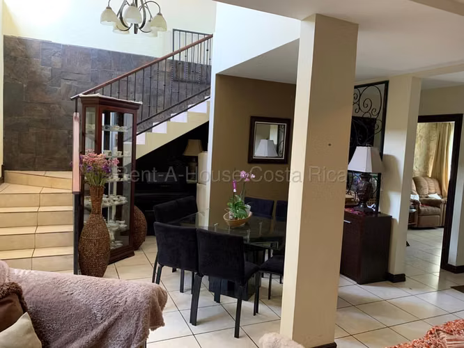 Casa en VENTA en Condominio Premium con Patio, Terrazas y Excelente Ubicación en Heredia - Imagen 4