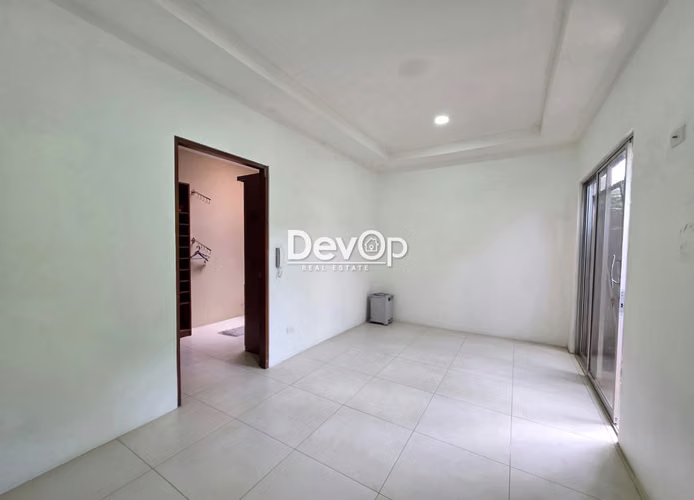 Venta de casa con patio. Santa Ana-Belén